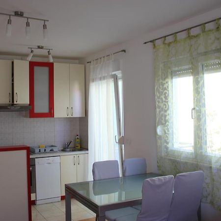 Toni Apartment Omis Bagian luar foto
