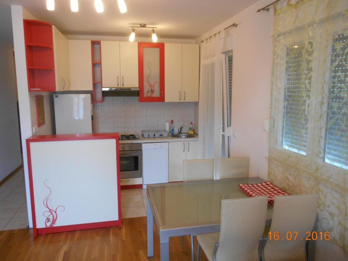 Toni Apartment Omis Bagian luar foto