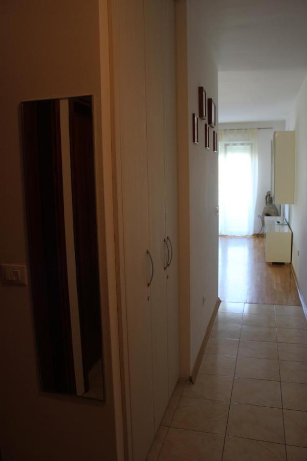 Toni Apartment Omis Bagian luar foto