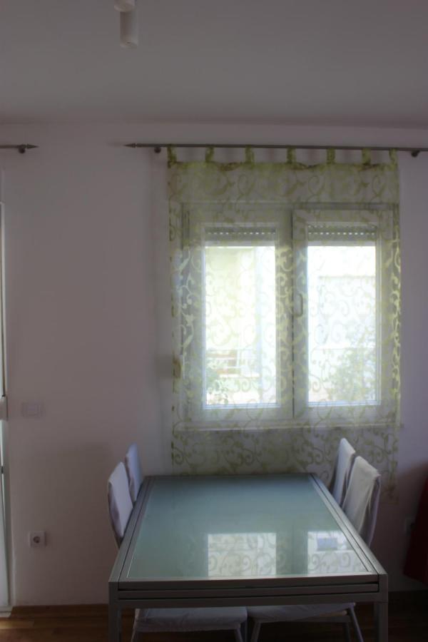 Toni Apartment Omis Bagian luar foto