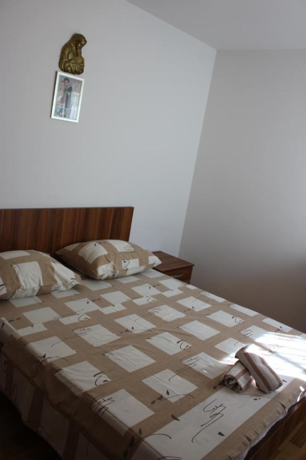 Toni Apartment Omis Bagian luar foto