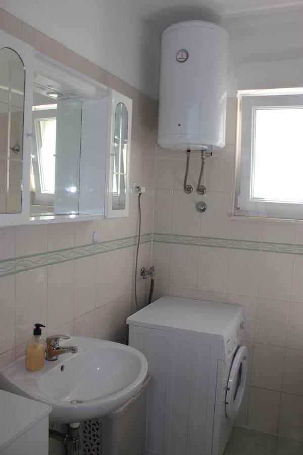 Toni Apartment Omis Bagian luar foto