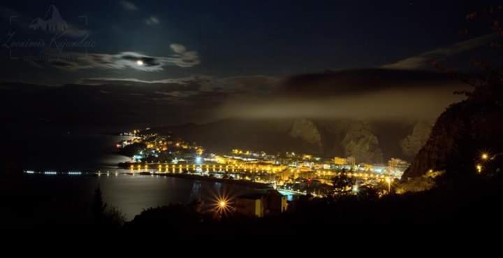 Toni Apartment Omis Bagian luar foto