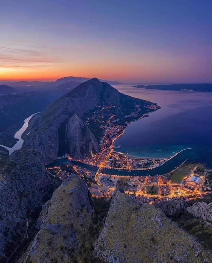 Toni Apartment Omis Bagian luar foto